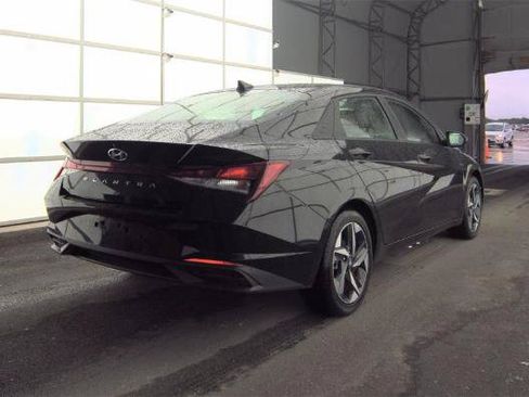 Used 2023 Hyundai Elantra SEL w/ Convenience Package FWD image 4