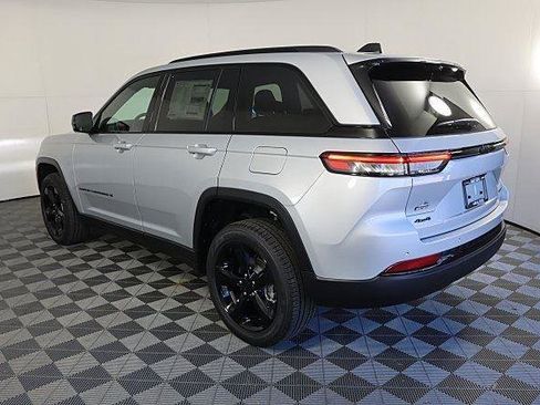 New 2025 Jeep Grand Cherokee Limited w/ Luxury Tech Group II AWD/4WD image 5