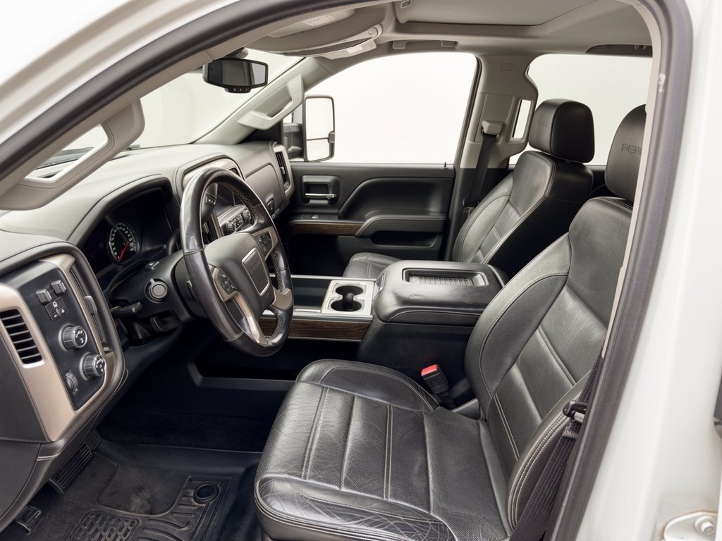 Used 2017 GMC Sierra 2500 Denali w/ Duramax Plus Package AWD/4WD image 5