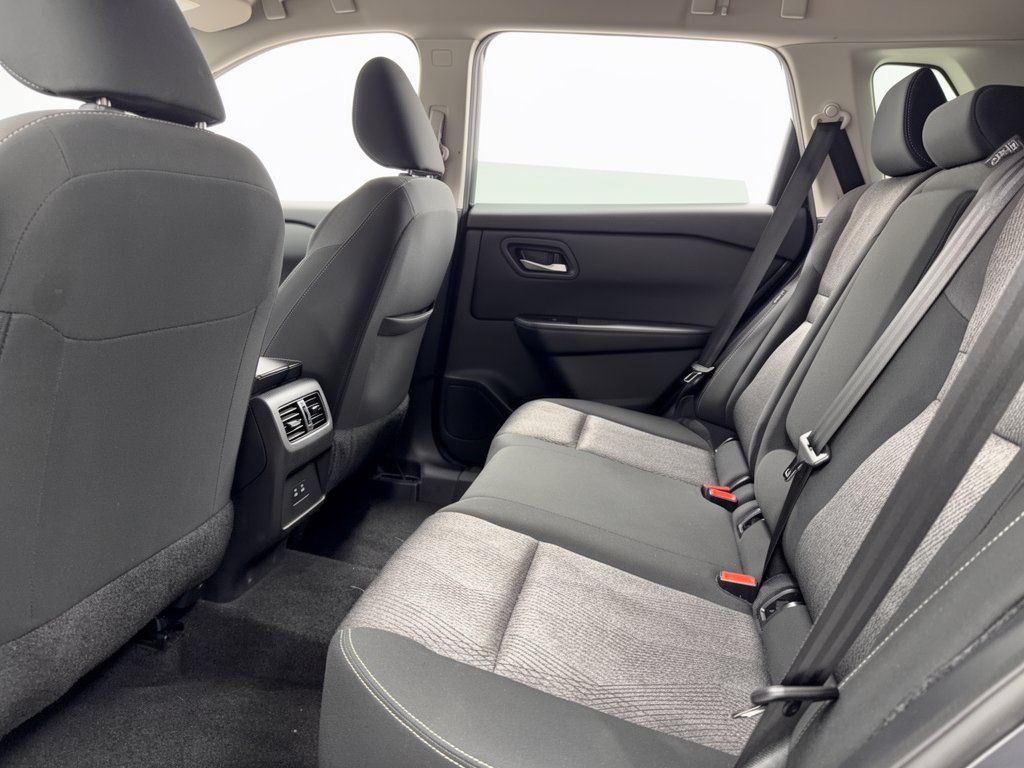 Used 2025 Nissan Rogue SV AWD/4WD image 25