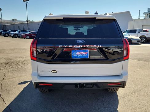 New 2026 Ford Expedition Active image 10