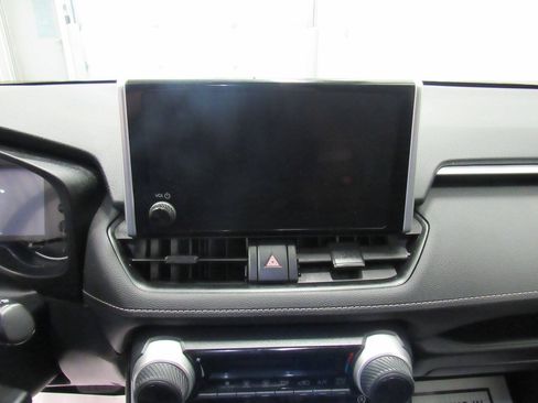 Used 2023 Toyota RAV4 LE AWD/4WD image 34