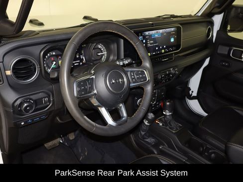 Used 2024 Jeep Wrangler Unlimited Sahara w/ Technology Group AWD/4WD image 24