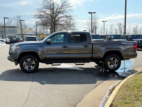 Used 2019 Toyota Tacoma TRD Sport image 12