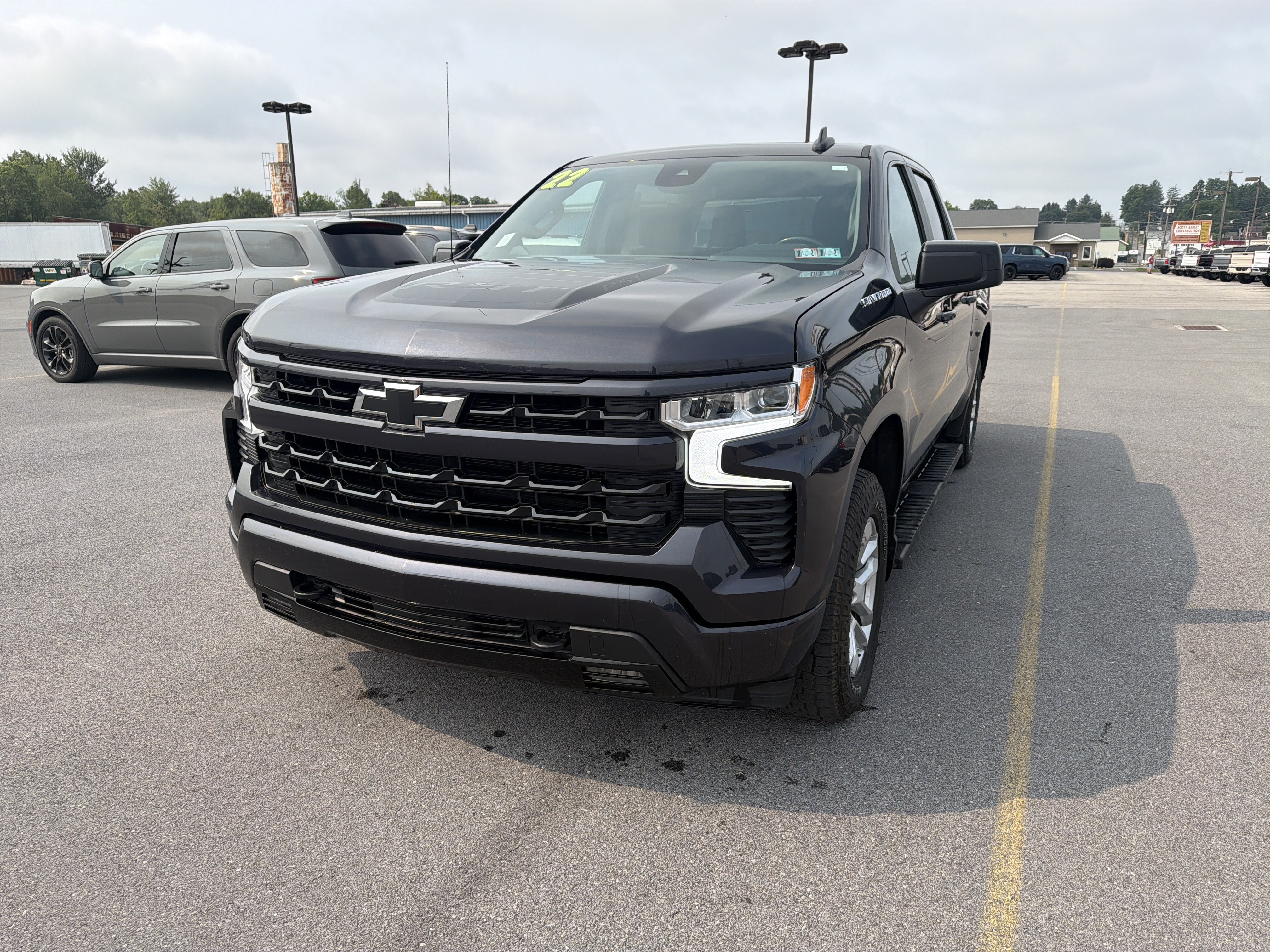 Used 2022 Chevrolet Silverado 1500 RST AWD/4WD image 2
