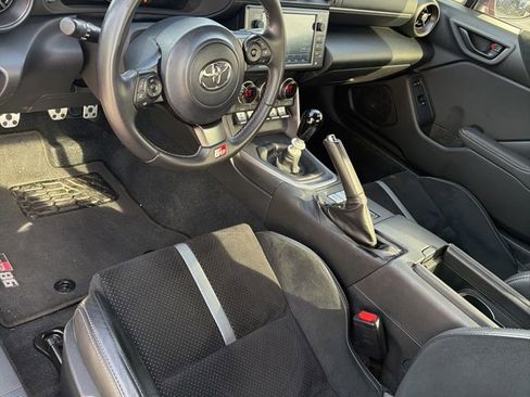 Used 2024 Toyota GR86 Premium w/ Performance Package image 6