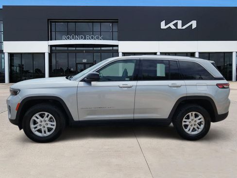 Used 2024 Jeep Grand Cherokee Laredo RWD image 4