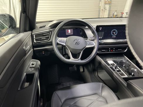 Used 2025 Volkswagen Atlas Cross Sport SE image 20