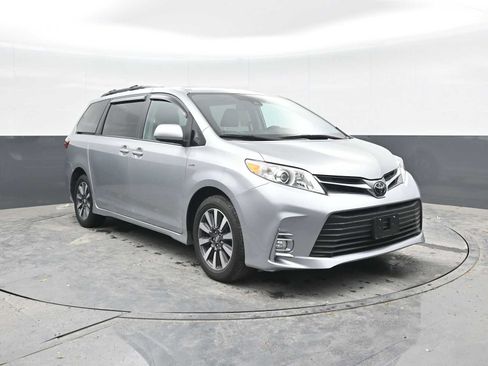 Used 2020 Toyota Sienna XLE w/ XLE Navigation Package AWD/4WD image 7