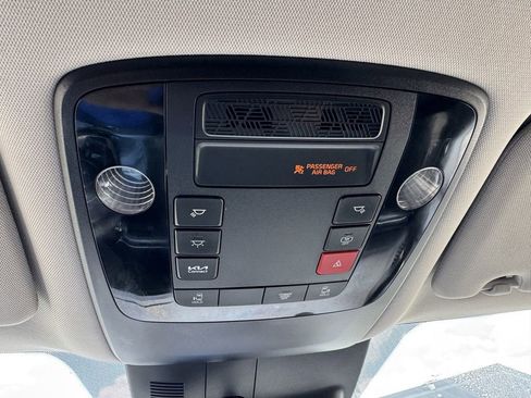 Used 2025 Kia Carnival FWD image 26