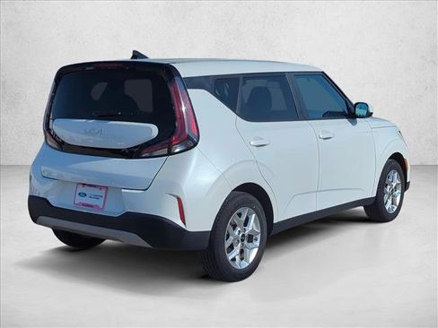 Used 2024 Kia Soul LX w/ Option Group 015 FWD image 6