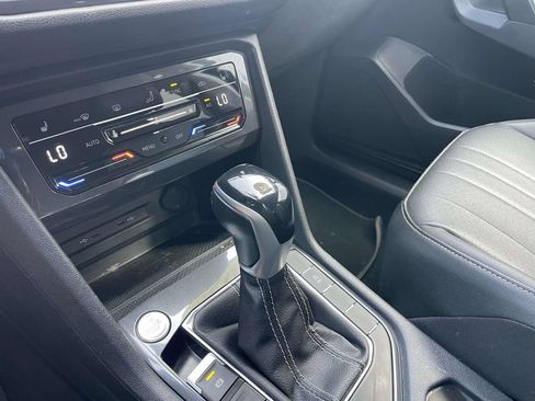 Certified 2023 Volkswagen Tiguan SE FWD image 30