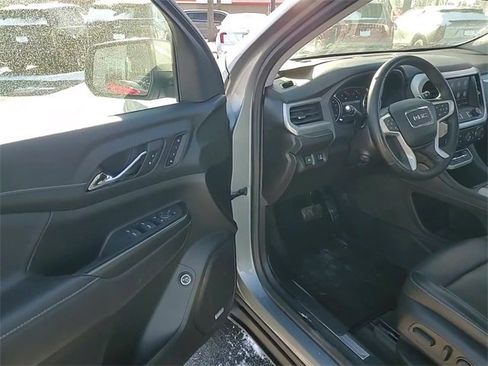 Certified 2023 GMC Acadia SLT w/ Preferred Package image 12