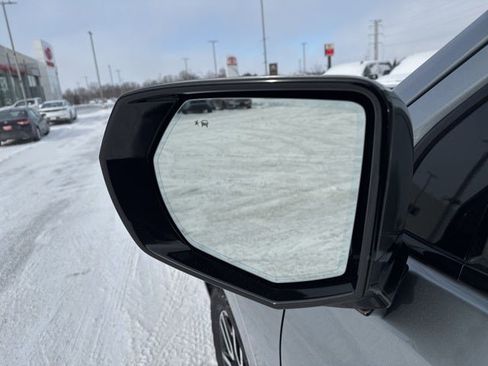 Used 2024 GMC Yukon XL AT4 w/ AT4 Premium Plus Package image 6