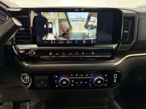 Certified 2025 GMC Sierra 2500 SLT w/ SLT Convenience Package AWD/4WD image 17