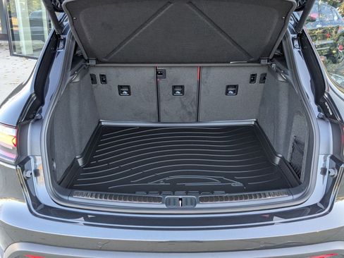 New 2026 Porsche Macan image 23