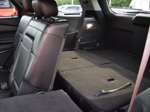 Used 2023 Ford Explorer XLT w/ Equipment Group 202A AWD/4WD image 9