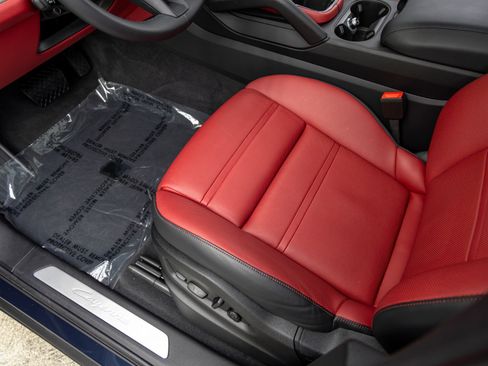 Certified 2025 Porsche Cayenne Coupe AWD/4WD image 27