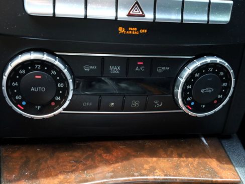 Used 2014 Mercedes-Benz C 250 Sedan image 9