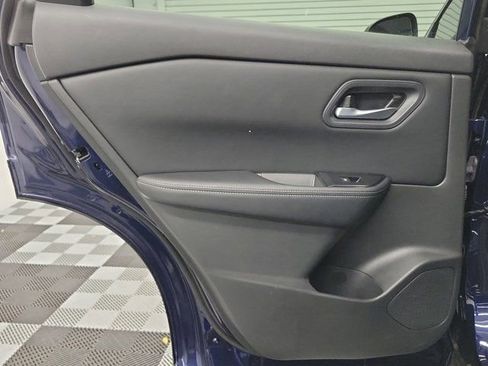 Used 2025 Nissan Rogue SV FWD image 16