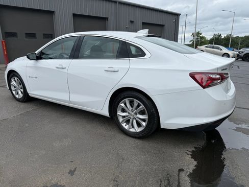 Used 2022 Chevrolet Malibu LT FWD image 2