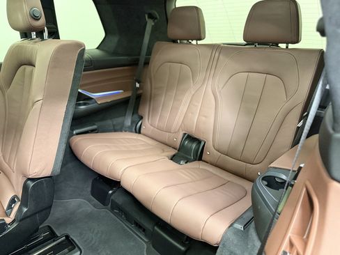 Used 2022 BMW X7 xDrive40i w/ M Sport Package AWD/4WD image 10