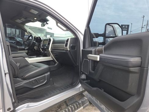 Used 2021 Ford F350 Lariat w/ Chrome Package image 12