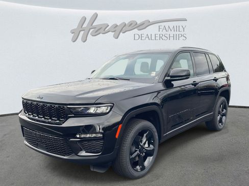 New 2025 Jeep Grand Cherokee Limited w/ Black Appearance Package RWD image 16