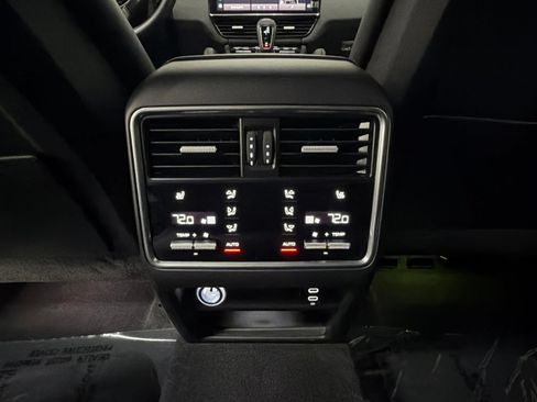 Used 2023 Porsche Cayenne AWD/4WD image 37