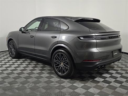 Certified 2025 Porsche Cayenne Coupe image 3