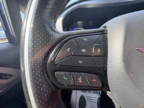 Used 2018 Chrysler Pacifica Limited FWD image 24