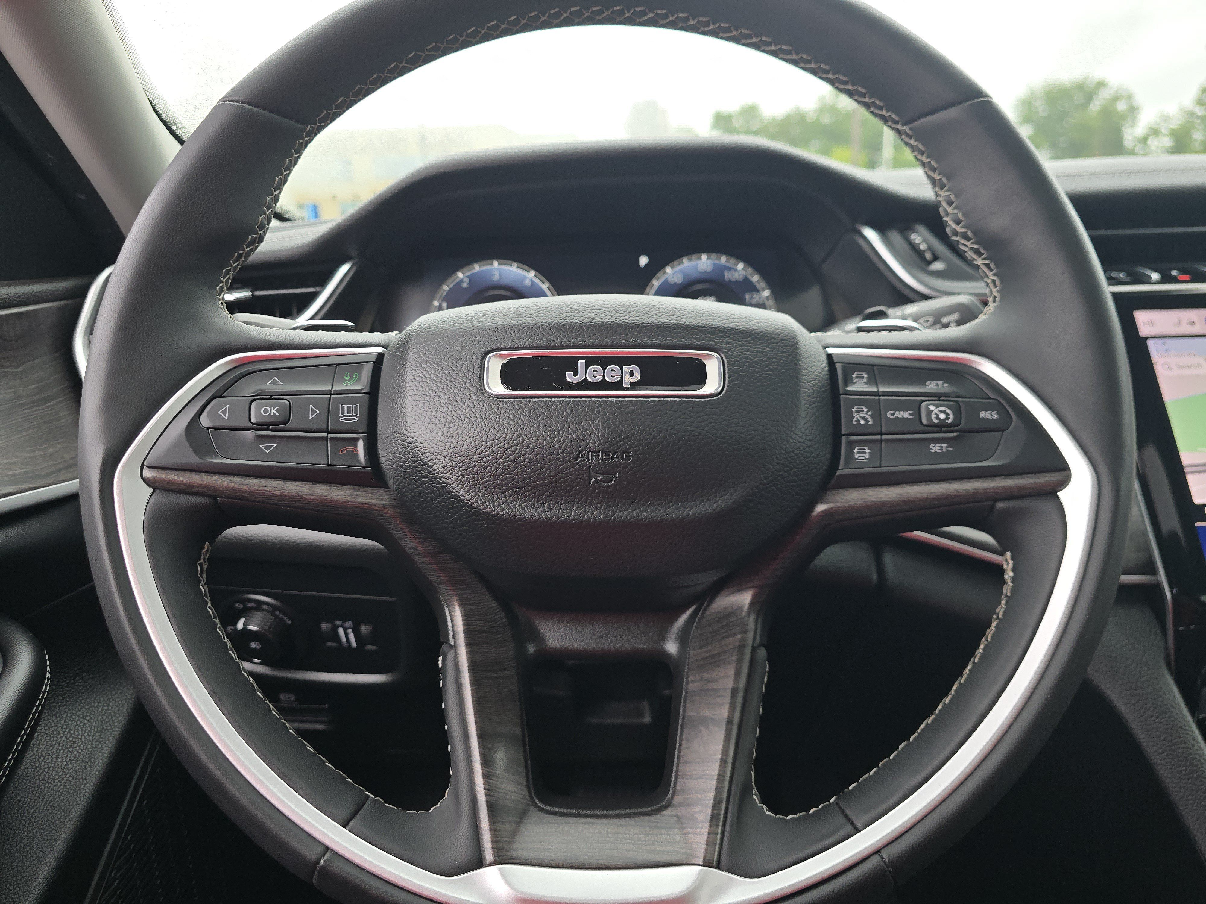 Used 2023 Jeep Grand Cherokee Limited AWD/4WD image 24