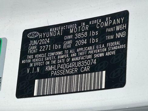 Used 2024 Hyundai Elantra Limited FWD image 38