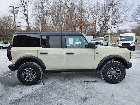 New 2025 Ford Bronco Badlands w/ Black Appearance Package AWD/4WD image 6