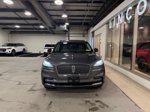 Used 2023 Lincoln Aviator AWD w/ Premium Package image 2