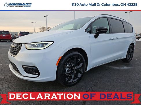 New 2026 Chrysler Pacifica Select w/ S Appearance Package image 3