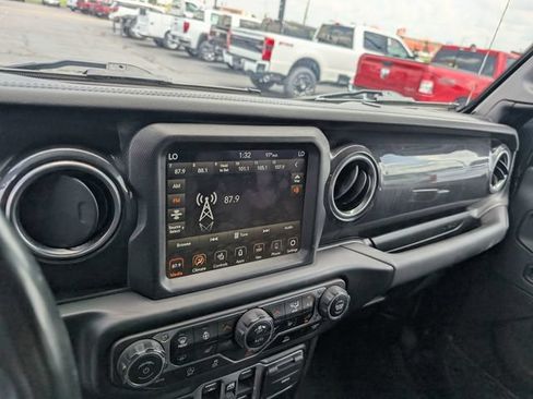 Used 2021 Jeep Wrangler Unlimited Sahara AWD/4WD image 19