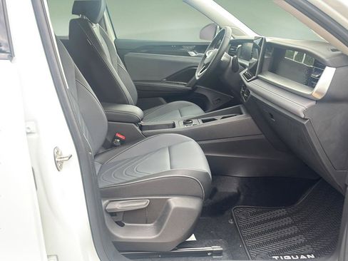 New 2026 Volkswagen Tiguan SE AWD/4WD image 11