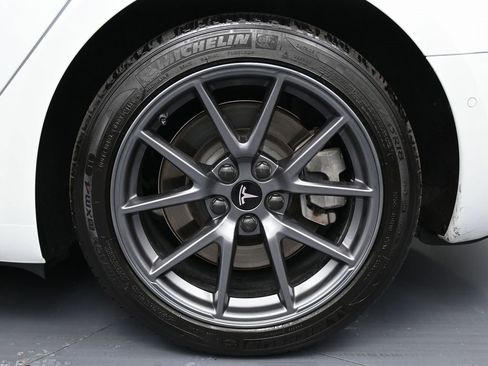 Used 2021 Tesla Model 3 Standard Range Plus image 11