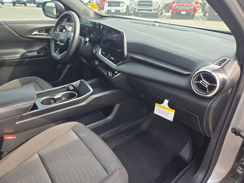 Used 2025 Chevrolet Equinox LT image 24