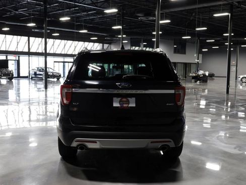 Used 2017 Ford Explorer XLT w/ Equipment Group 202A AWD/4WD image 6