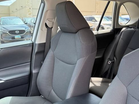Used 2021 Toyota RAV4 LE FWD image 12