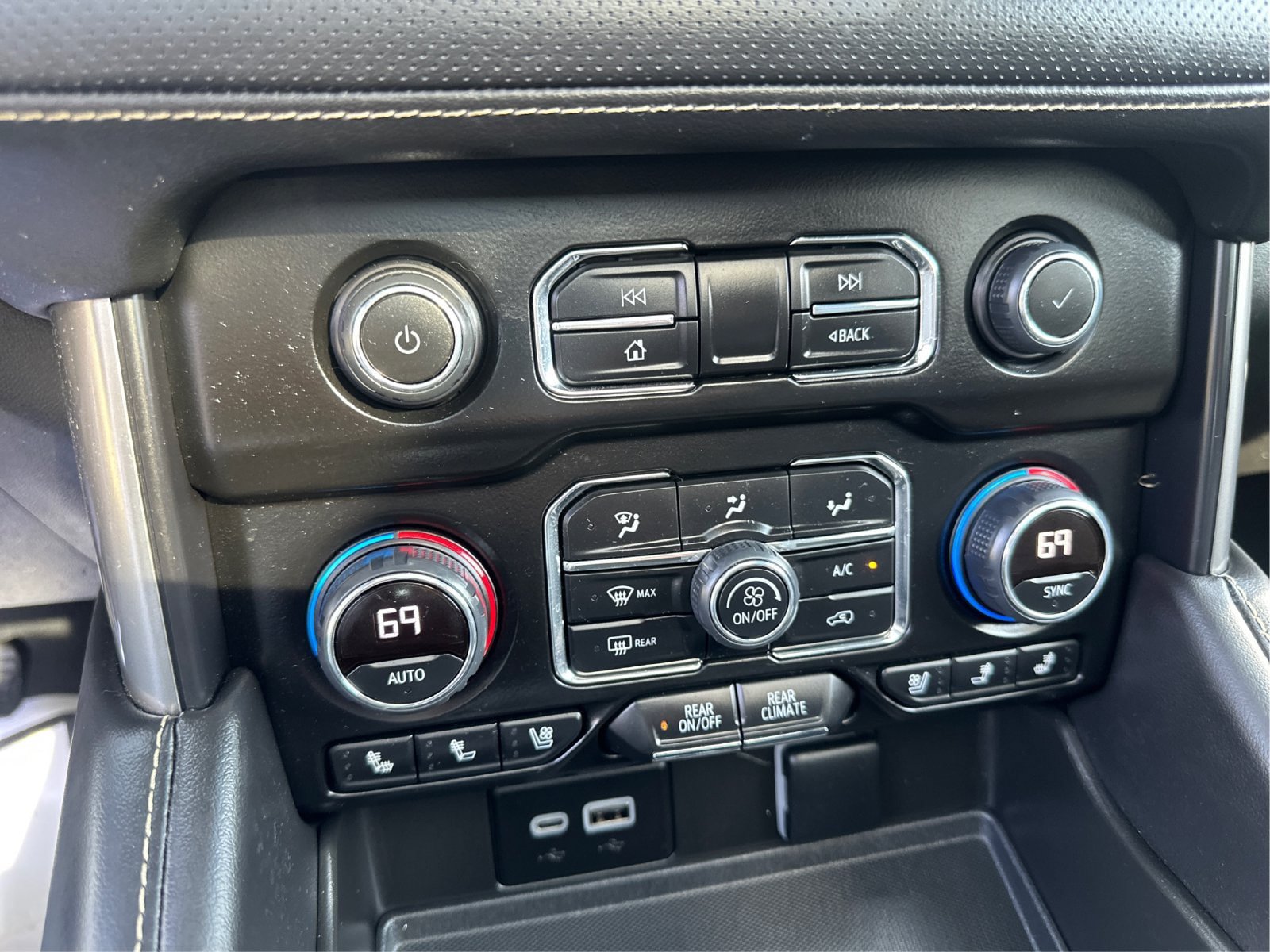 Used 2023 Chevrolet Tahoe Premier AWD/4WD image 28