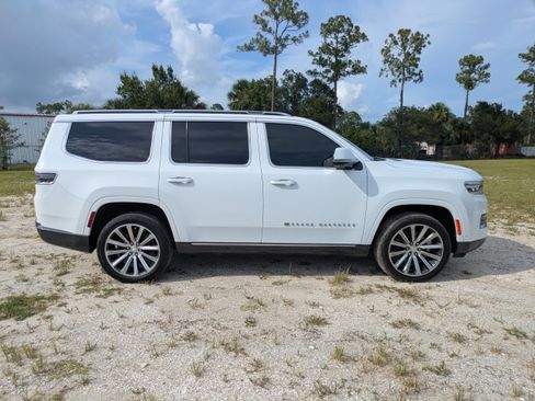 Used 2022 Jeep Grand Wagoneer Series II w/ Convenience Group III AWD/4WD image 3