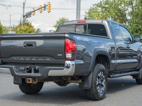 Used 2018 Toyota Tacoma TRD Off-Road w/ Four Season Floor Mat Package AWD/4WD image 5