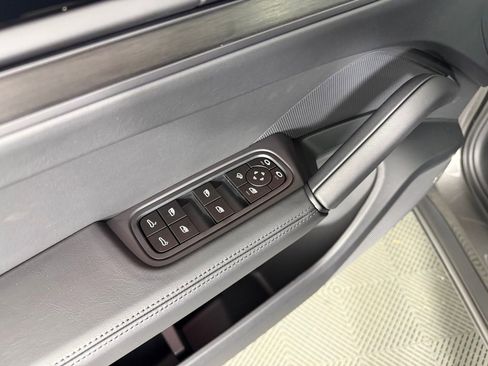 New 2026 Porsche Cayenne GTS image 21