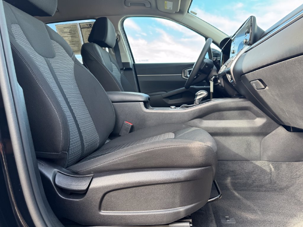 Used 2023 Kia Sorento LX FWD image 10