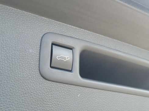 Used 2022 Toyota Highlander XLE image 8