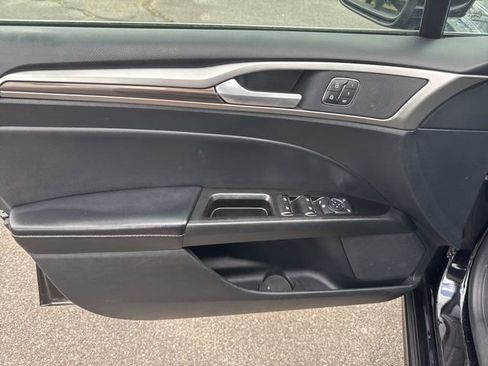 Used 2019 Ford Fusion SEL image 14