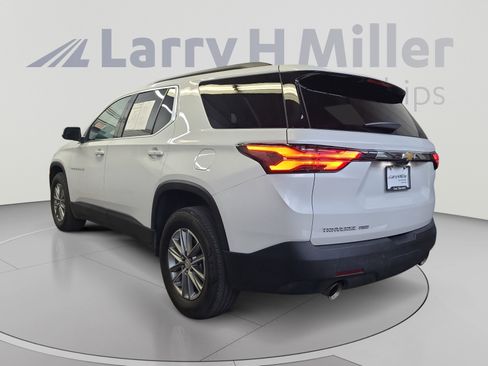 Used 2023 Chevrolet Traverse LT w/ Rear Camera Mirror Package AWD/4WD image 3